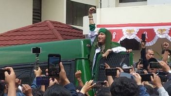 Bahar Smith Officially Free Air Hiup, Is Out Of The West Java Police Rutan At 3 Am