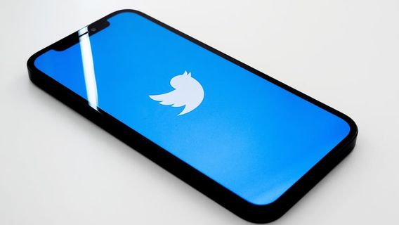 Twitter Tests CC Button That Can Show Text On Videos