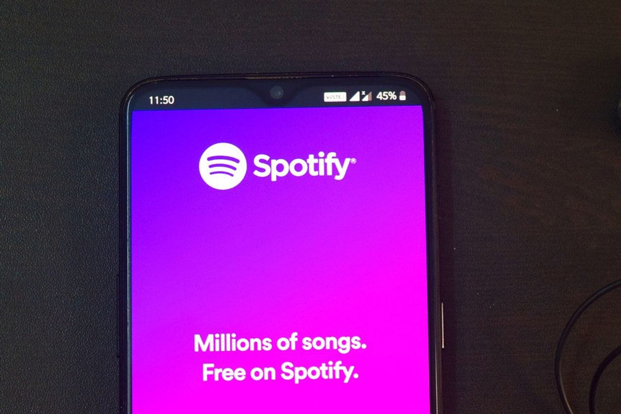 Spotifyはジョー・ローガン論争とロシアの侵略の中で新しい加入者で溢れかえった