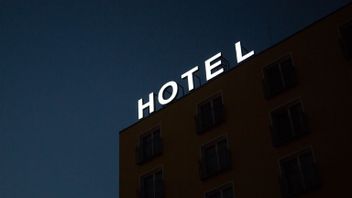 日惹许多酒店破产，解雇了7,000名员工