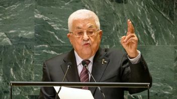 الرئيس محمود عباس يتلقى مسودة دستور دولة فلسطين المؤقتة