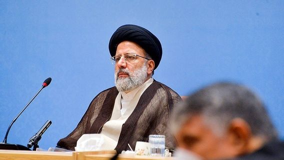 マフサ・アミニの死に対する抗議が大学や学校に広がり、イラン大統領が団結を呼びかける