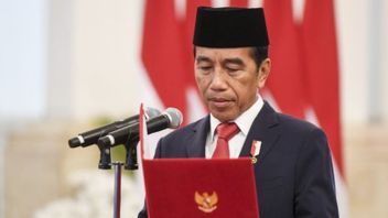 Presiden Joko Widodo Saksikan Pengucapan Sumpah Ketua KPK Sementara dan Melantik Gubernur Riau