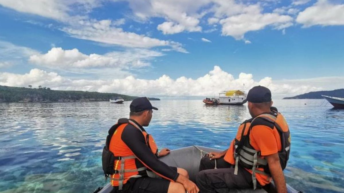 Basarnas Searches For A 69-Year-Old Grandfather Falling From The Speedboat Of The Ternate-Makian Route