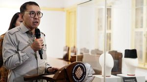 Kemenbud Terima Kopiah Bung Hatta, Fadli Zon: Milik Bung Karno Menyusul