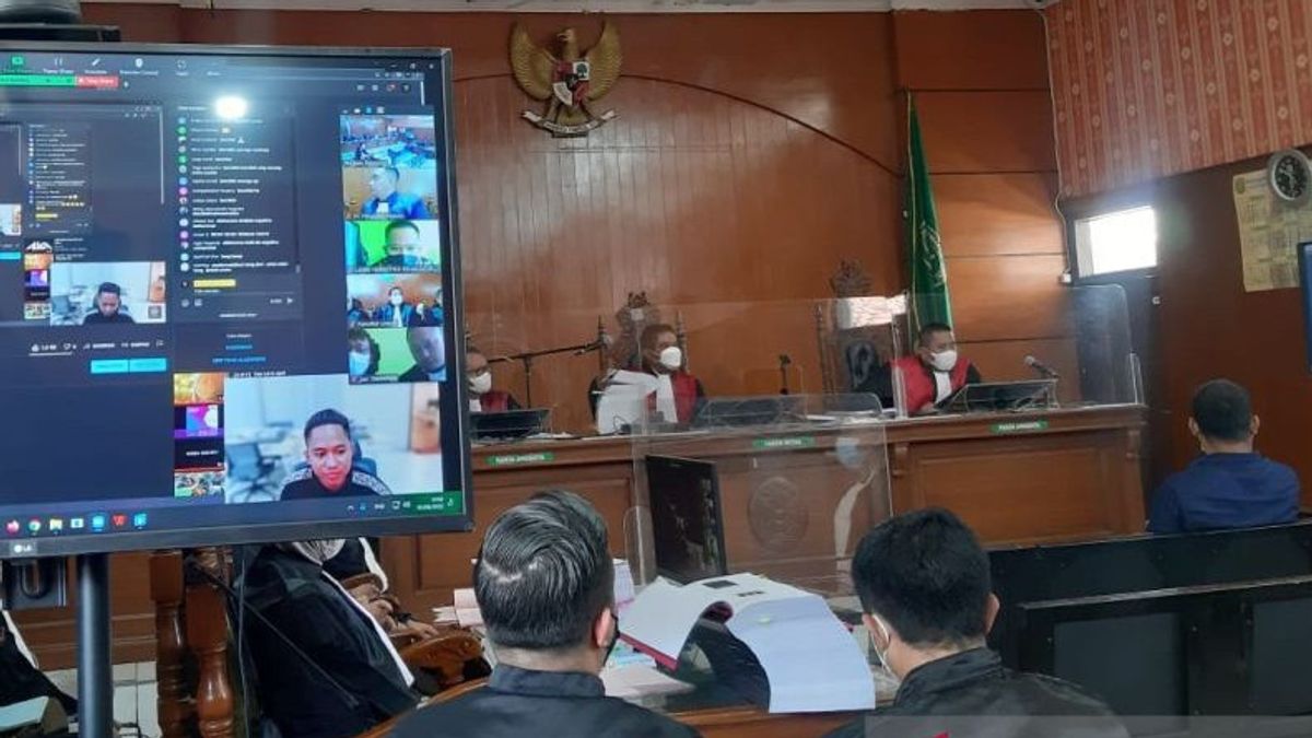 "فيروس" دوني سلمان على يوتيوب ، اعترف هذا الشاهد للقاضي بخسارة 130 مليون روبية إندونيسية بعد الاستثمار في Quotex