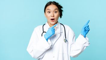 Jangan Panik! Ini Panduan Pertolongan Pertama Terkena Gas Air Mata yang Mudah dan Aman