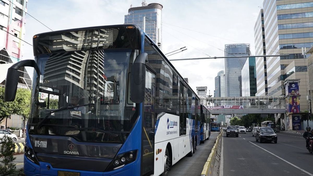 Niveau 1 PPKM, Quatre Routes TransJakarta Reprennent Leurs Activités