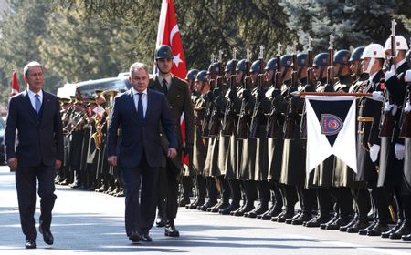 Bicara dengan Menteri Pertahanan Rusia, Hulusi Akar Sebut Turki akan Menanggapi Serangan dari Suriah Utara