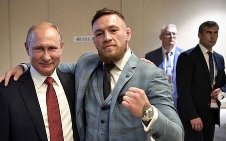 Conor McGregor Hadiahi Vladimir Putin Wiski, Tim Keamanan Presiden Ambil Minuman Itu karena Takut Beracun 