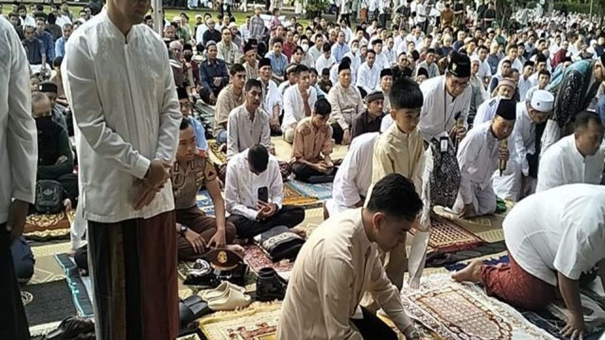 Gibran Prays Eid At Surakarta City Hall, Prabowo Subianto?