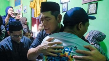 Flying To Makassar, Grab Boss Anthony Tan Meets Ojol Driver Family Who Died During Demonstration