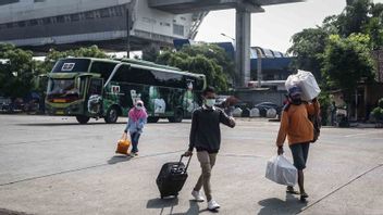 There Is No Movement Of Travelers At Kampung Rambutan Terminal Yet