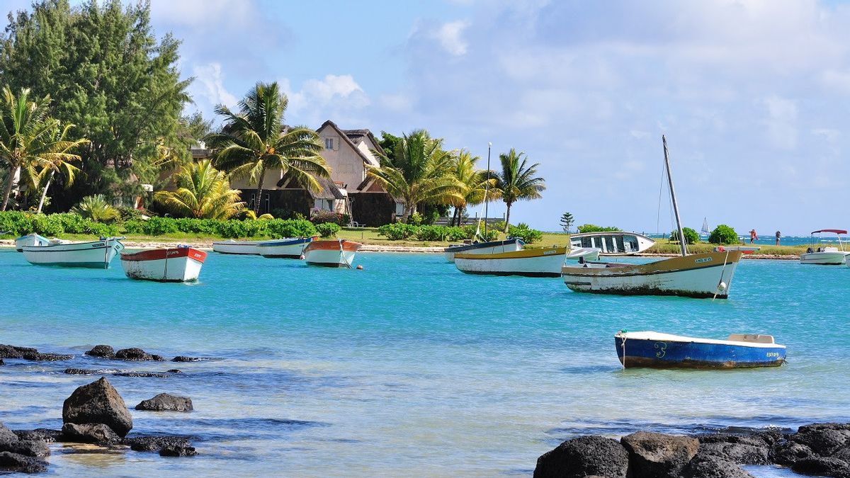 夏季，毛里求斯在16个月的封锁后重新开放给国际游客