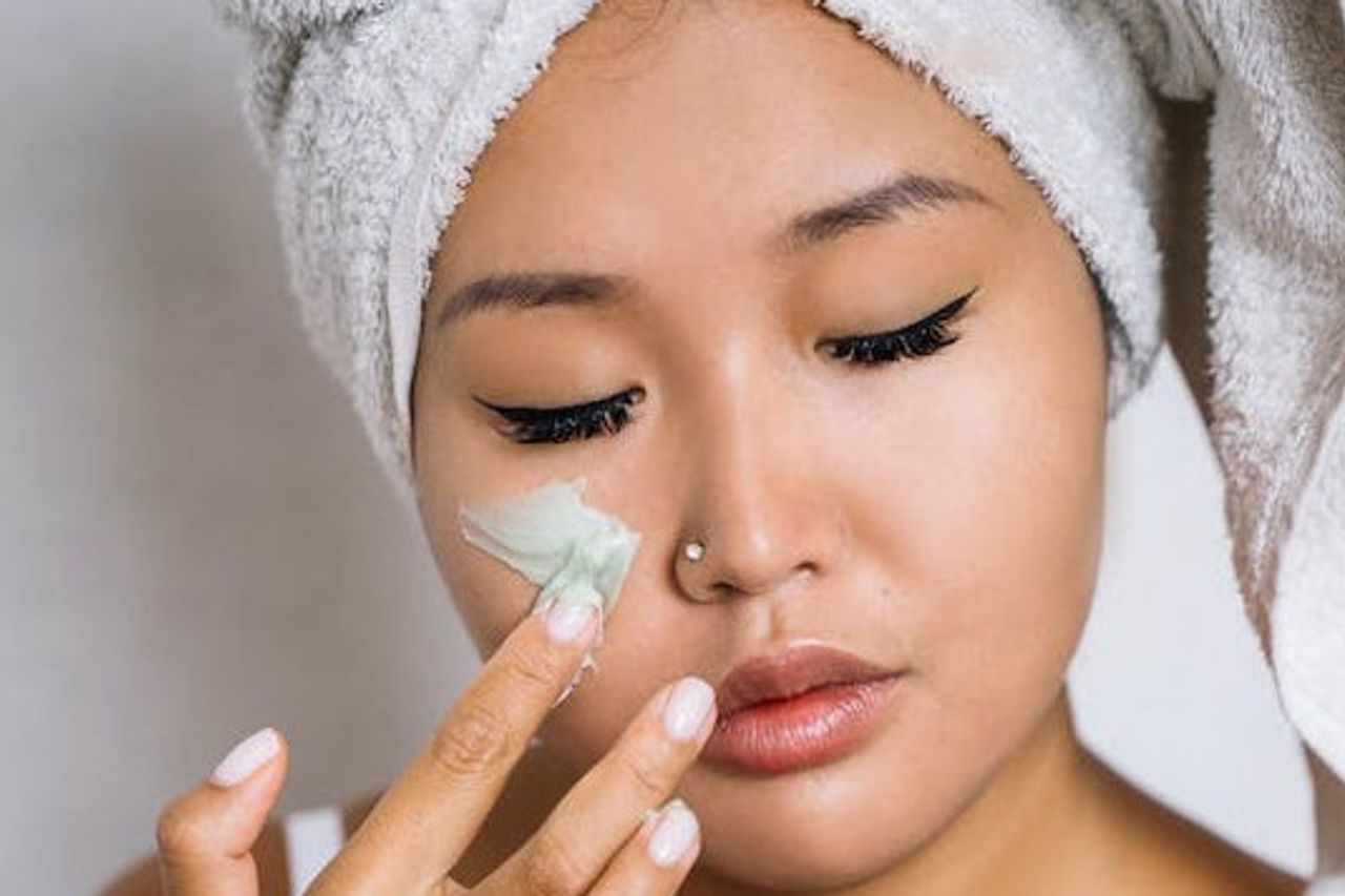 Pour que le sérum hialuronal fonctionne bien sur la peau, faites attention à son utilisation