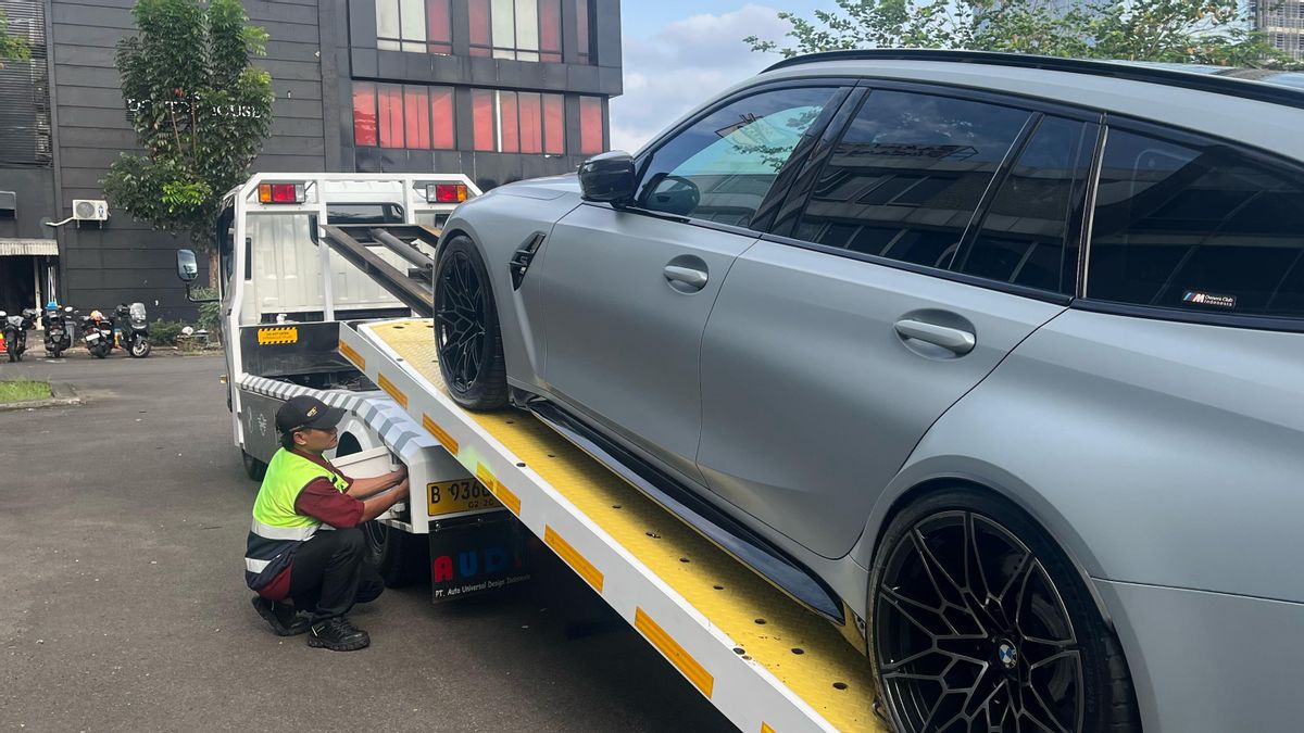 Starting From A Hobby, Wahyu Kandacong Successfully Manages BMW's Towing Business