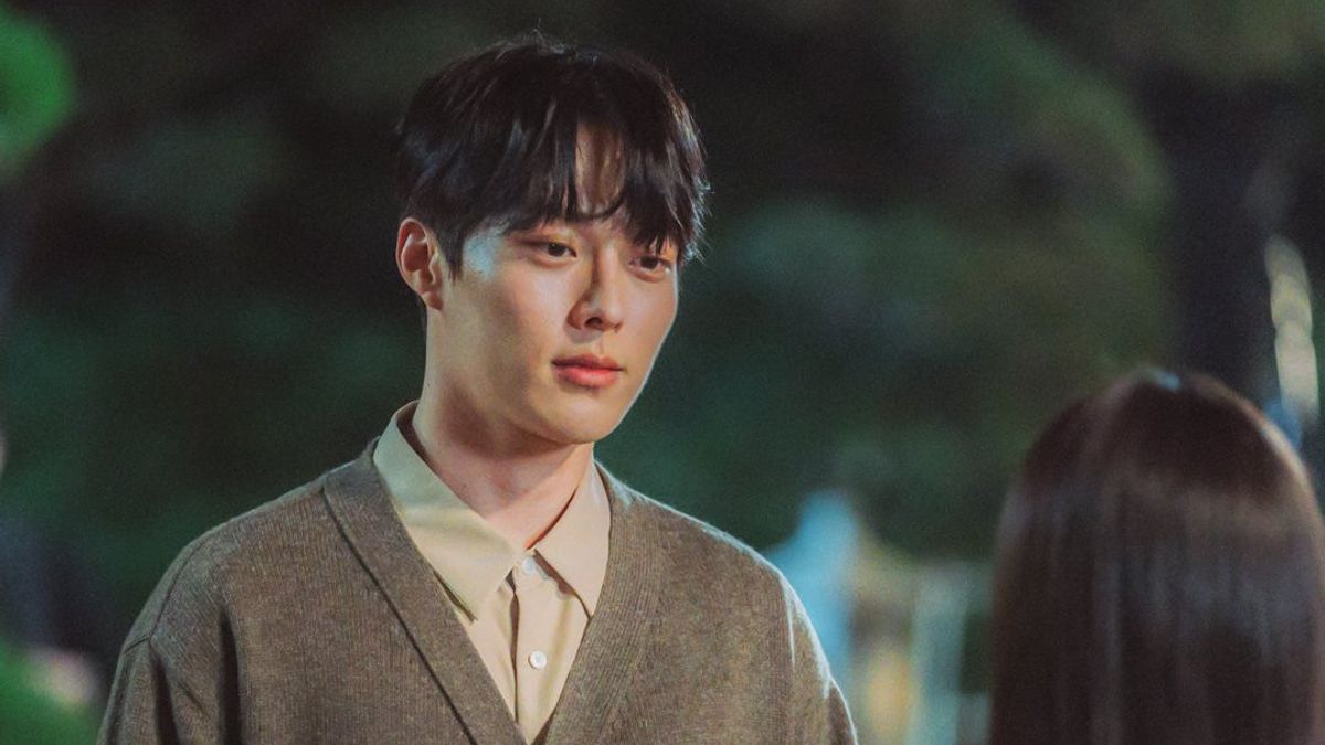 Jang Ki Yong Denies Going Out With Son Yeon Jae, Saying They Don't Know Each Other