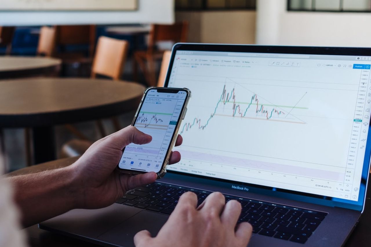 الأسهم الأمريكية ترتفع مع تأثير المستثمرين على الأسهم الأمريكية