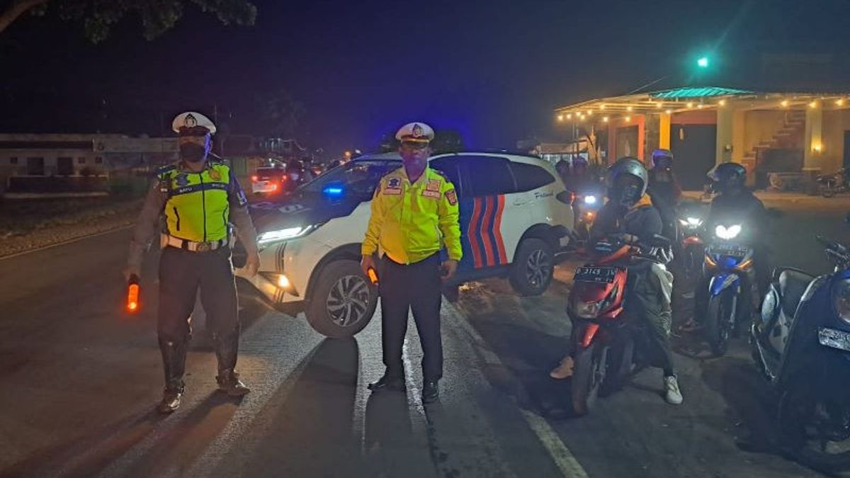 Puncak Kepadatan Libur Sekolah 16-17 Juli, Polisi Siapkan <i>One Way</i> di Jalur Bandung-Garut