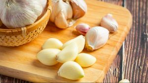 Tren Oleskan Bawang Putih untuk Atasi Masalah Kulit Wajah, Dokter Ingatkan Efek Sampingnya
