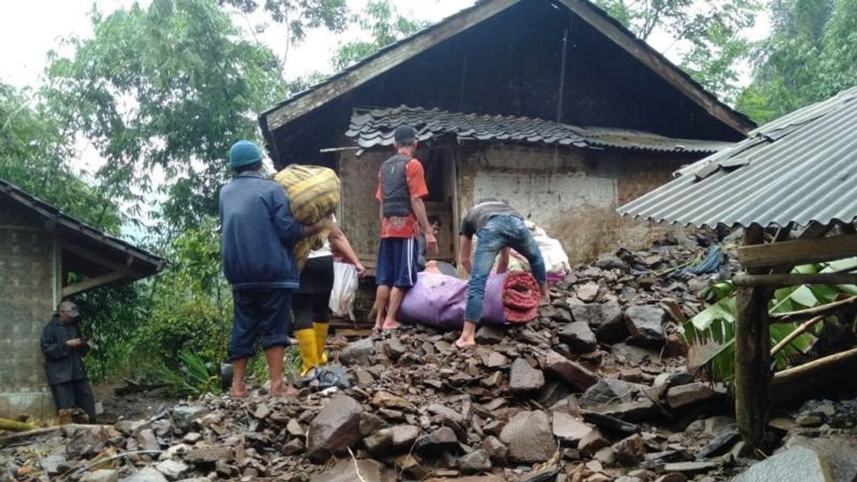 Pura And Dozens Of Tengger Tribe Houses In Rusak's Ranu Pani Village Hit By Longsor