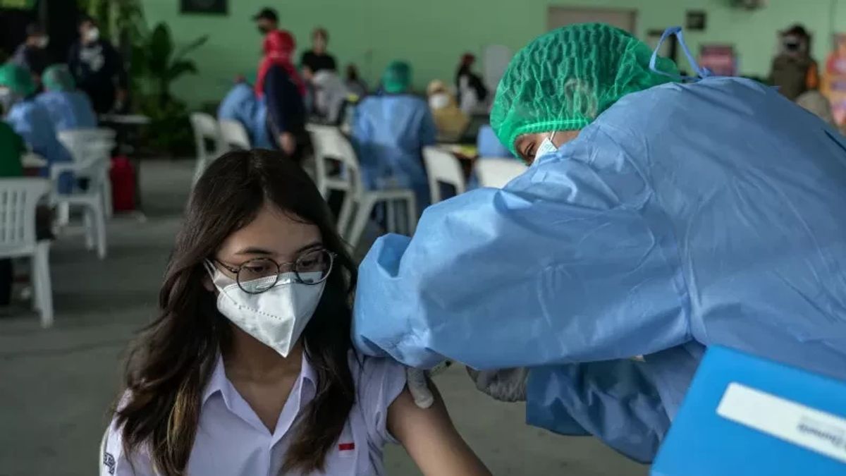 Target Vaksinasi COVID-19 Dosis 1 dan 2 di 13 Provinsi Terpenuhi, Capaian Jakarta Tembus 100 Persen