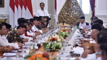 Jokowi谴责COVID-19的下属，观察员：应立即更换团队