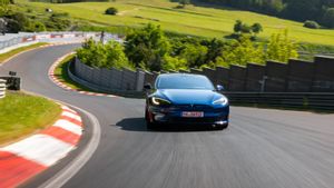 Kembali Torehkan Rekor di Nurburgring, Tesla Model S Plaid Disejajarkan dengan Ferrari Enzo