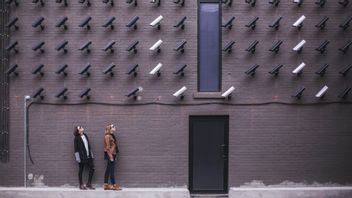 نصائح لاختيار كاميرات المراقبة المثلى لمراقبة سلامة المنزل أثناء العودة إلى المنزل