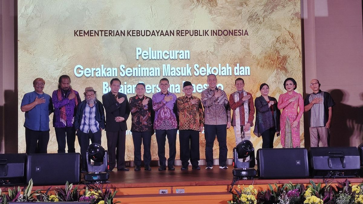 Sundari Soekotjo To Didik Nini Thowok Gives Training To Young Artists Through The Maestro Learning Program