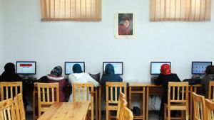 Bela Pelarangan Perempuan Akses Universitas, Taliban: Mereka Tidak Memperhatikan Hijab