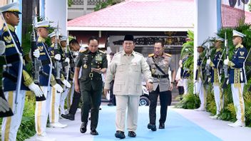 President Prabowo Gives a Briefing in the TNI-Polri Rapim at the Palace