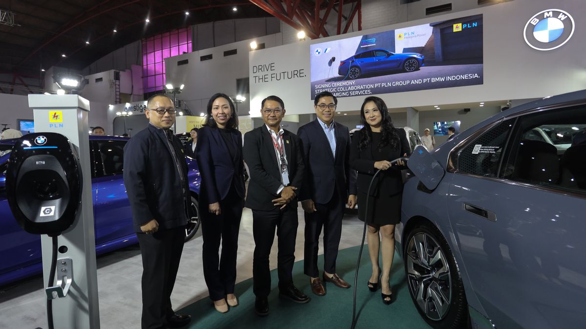 تقديم BMW و PLN بشكل تعاوني خدمات الشحن المنزلي لتوسيع النظام البيئي للسيارات الكهربائية في إندونيسيا