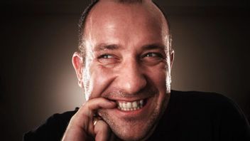 علامات الرجال غير الناضجين عاطفيا التي يجب معرفتها منذ البداية