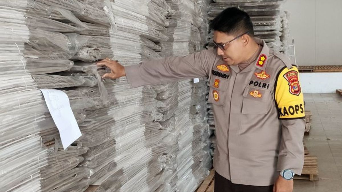 Cek Gedung Simpan Logistik Pemilu di Lampung Selatan, Polisi Sorot Atap Cegah Basah dan Lembab