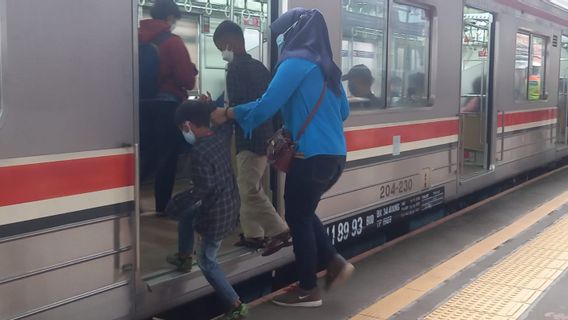 اتضح أن هذه حالة من الأطفال دون سن 6 سنوات لركوب القطارات الكهربائية في تانجيرانج.