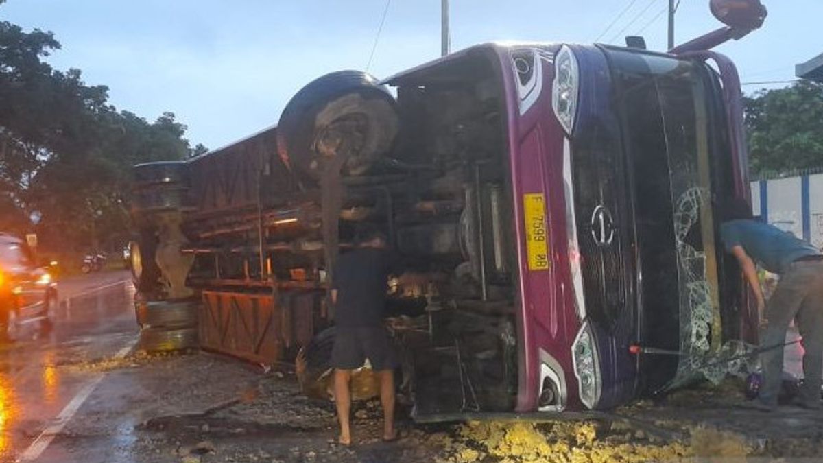 Kecelakaan Beruntun di Sukabumi, Satu Tewas dan Enam Luka-Luka