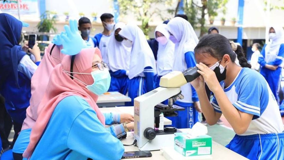 Puskesmas Sukasari Tangerang教育学生关于结核病的危险