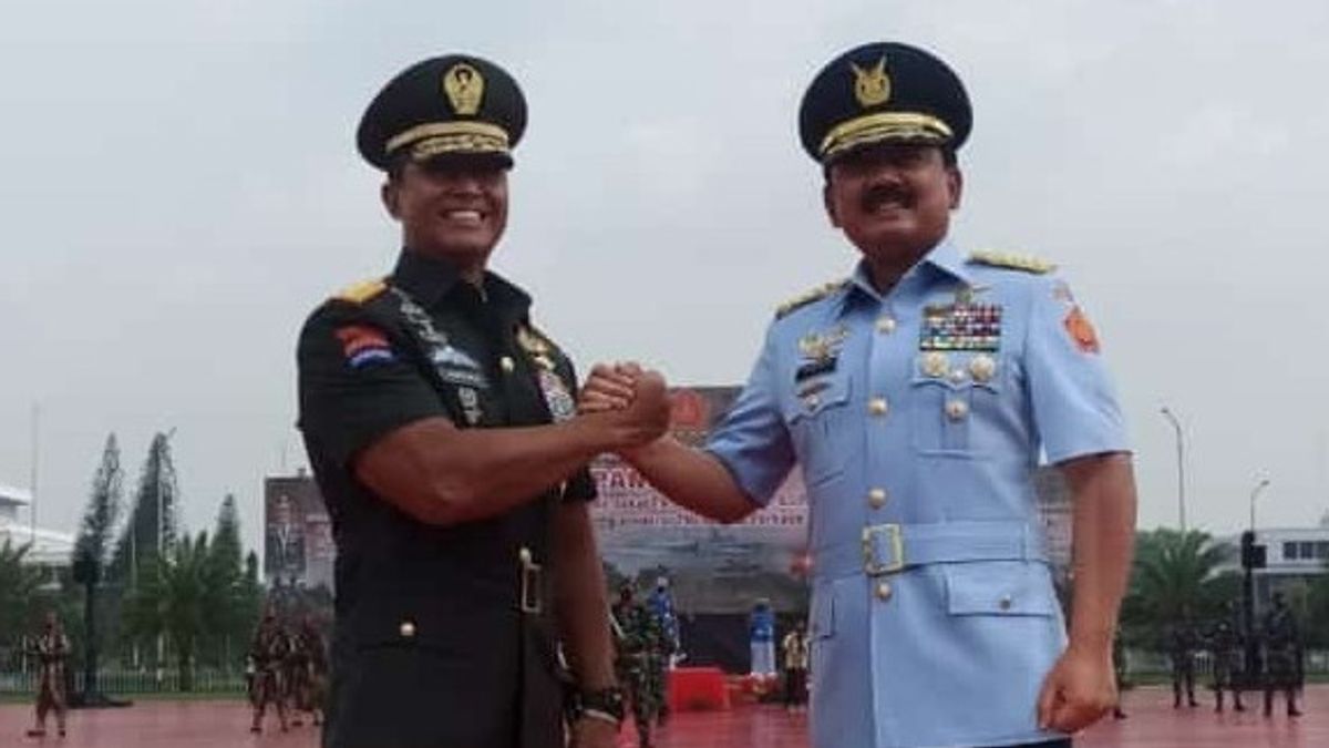 Panglima TNI Resmi Berpindah, Marsekal Hadi: Saya Doakan Adik Jenderal Andika Jalankan Tugas dengan Lancar