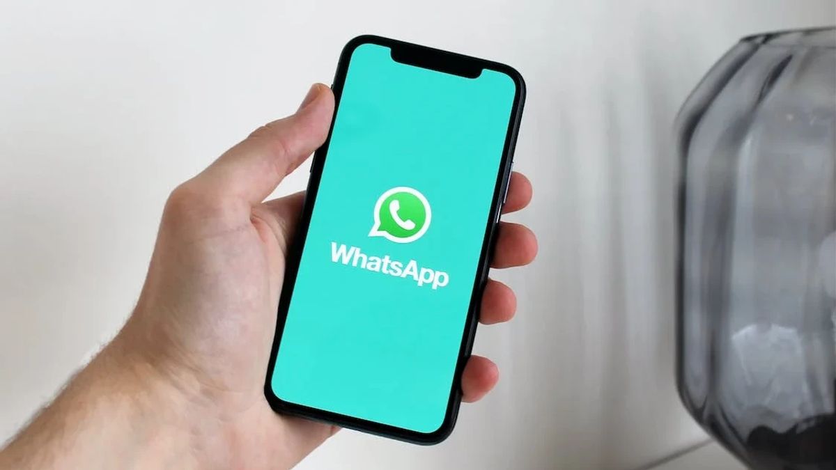 Mark Zuckerberg Promotes WhatsApp And Compares Its Security With IMessage