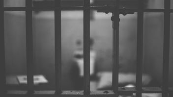 احتجاز المشتبه به في الفحش المقتول في مركز احتجاز شرطة دينباسار