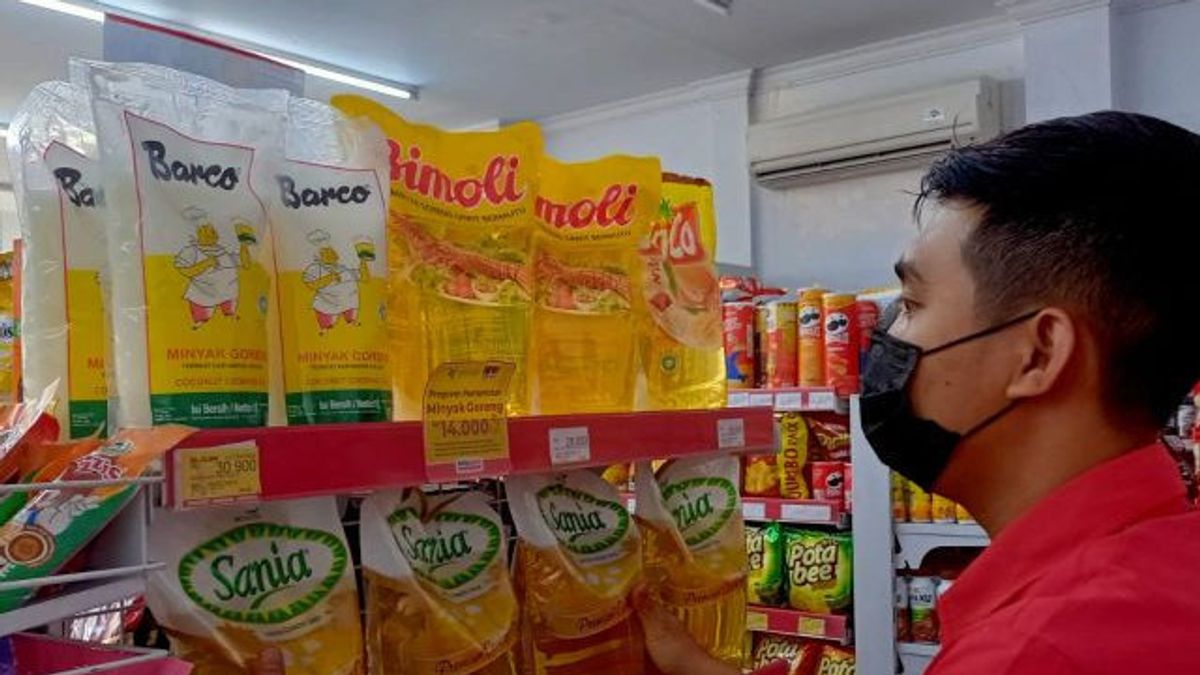 Mulai <i>Panic Buying</i> Padahal Harga Minyak Goreng Jadi Rp14.000/Liter, Alfamart Kini Langsung Batasi Pembelian
