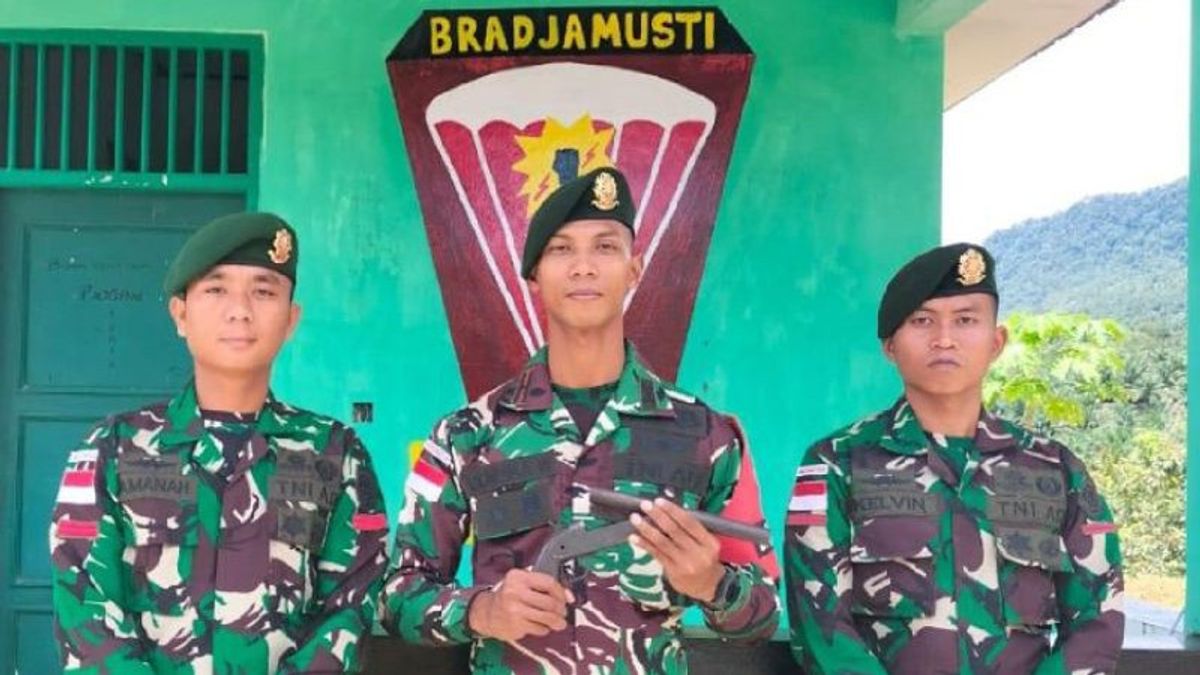 Sadar Langgar UU, Warga Wilayah Perbatasan di Kapuas Hulu Sukarela Serahkan Senpi ke TNI