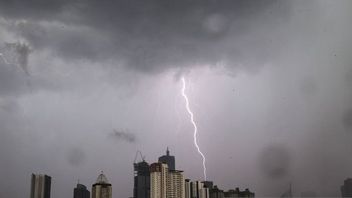 Lightning Rain Threatens Three Cities Today, Residents Asked To Be Alert