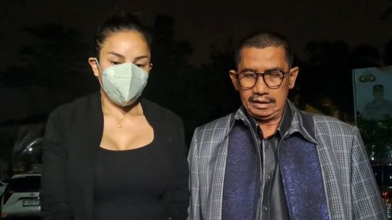 Fadel Badjideh Tak Nampak Batang Hidungnya Saat Sang Kekasih Dibawa Paksa untuk Divisum