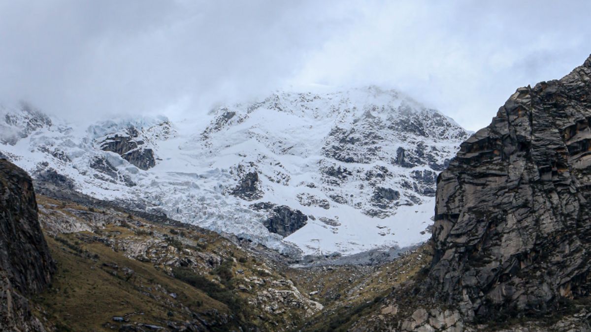 ペルーの氷山は溶け、22年後に行方不明になったアメリカ人登山者の遺体が発見された