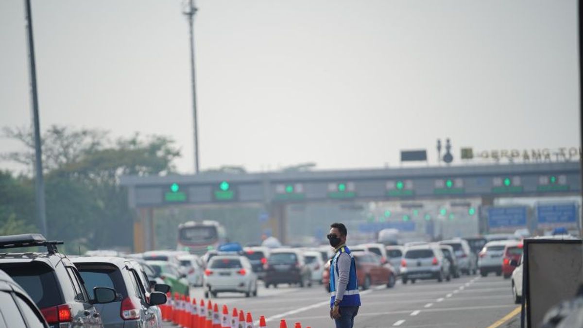 Contraflow Stopped, KM 36-KM 70 Jakarta-Cikampek Toll Road Crowded Smoothly