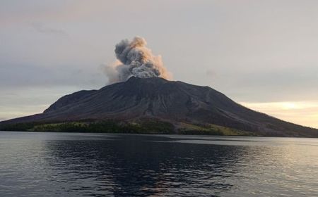 BNPB Siagakan Helikopter untuk Bantu Warga Terdampak Erupsi Gunung Ruang