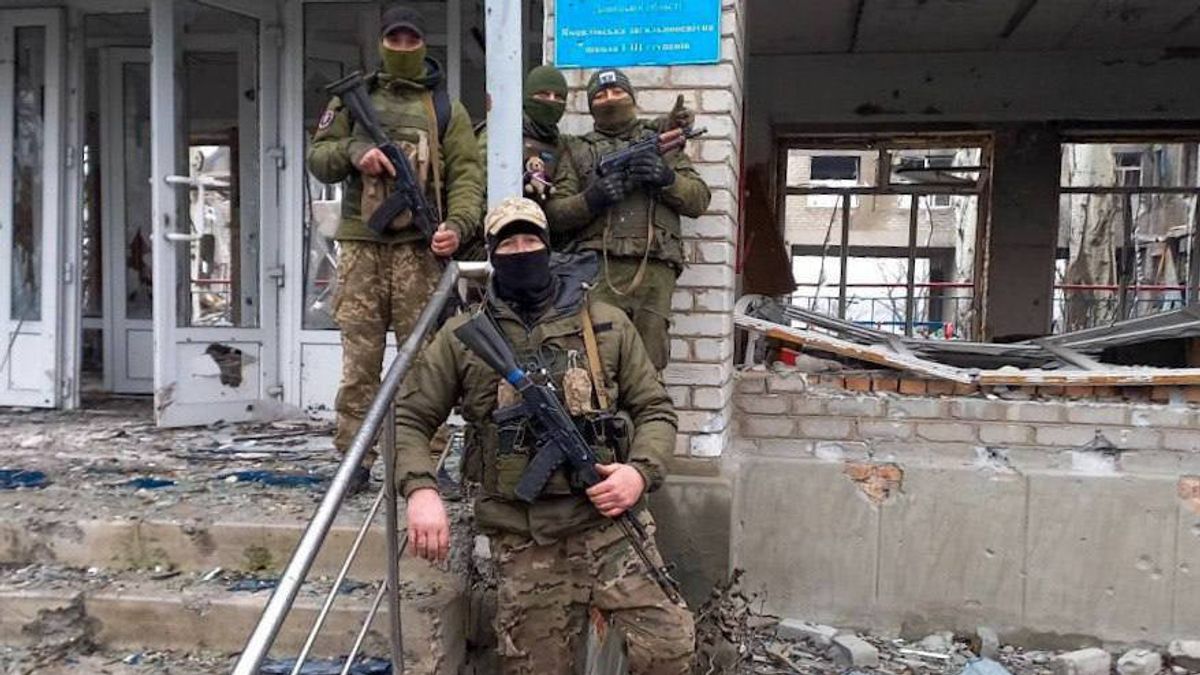 ロシアのワーグナーグループの傭兵とDPRがウクライナのソレダーシティの支配権を主張