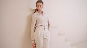 5 Karakter Gaya Berpakaian <i>Normcore</i> yang Sederhana dan Keren